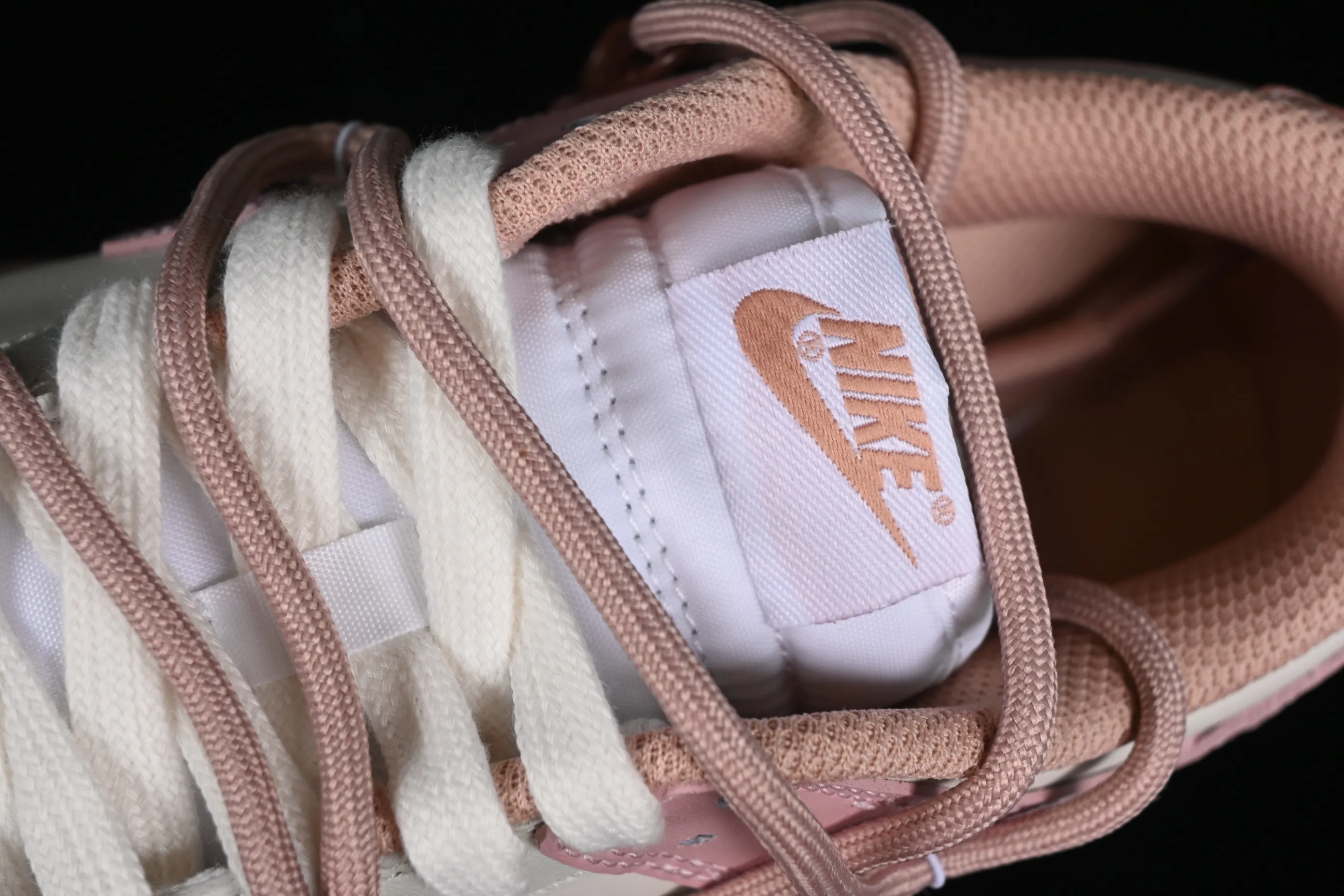 All categories Nk SB Dunk series Nk SB Dunk Low low-top sneakers Nk Dunk Low ESS customized version rose pink retro sweetheart low-top casual sneakers DD1503-118